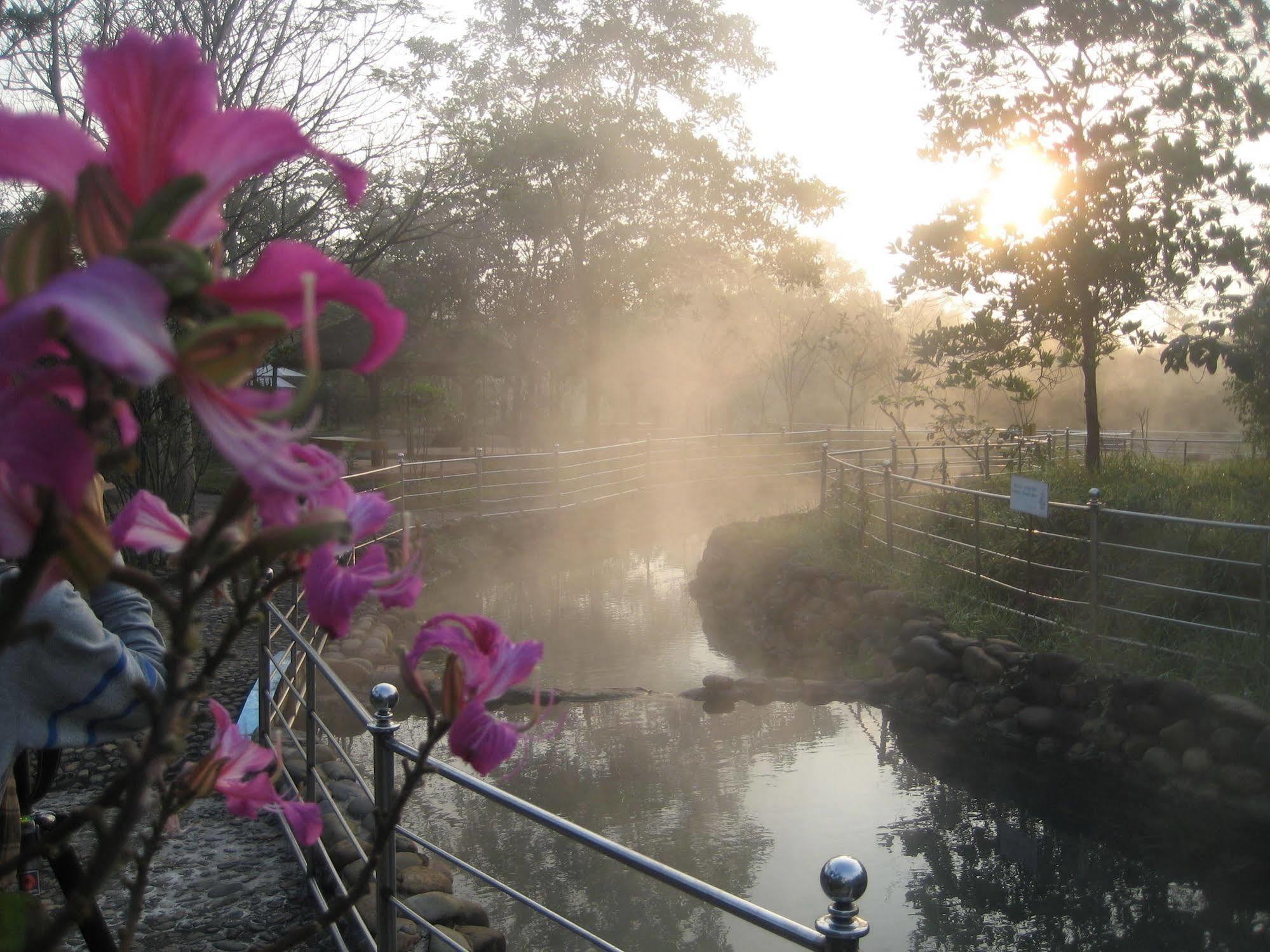 Thanh Tan Hot Springs By Fusion Hue Exterior photo